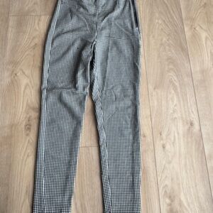 Dynamite Black and White Checkered Cropped Pants